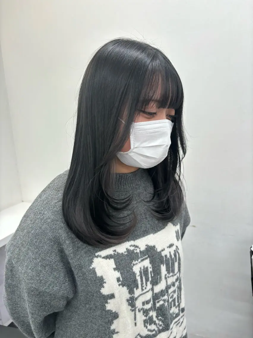 セミロング カラー 抜け感レイヤー︴ ニュアンスカラーのヘアスタイル