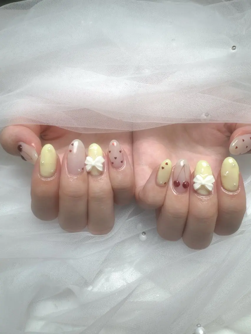 ネイル フレンチネイル ガラスフレンチ キラキラネイル 韓国ネイル 持ち込み ハンドネイル Queeens nailのネイルデザイン