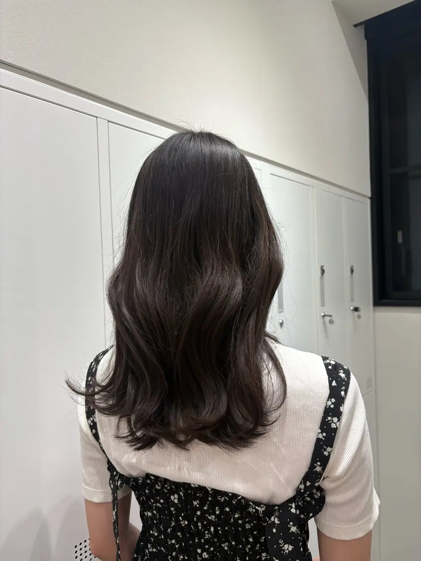 セミロング カラー 🩵韓国レイヤー│ ハッシュ│愛華🪽のヘアスタイル