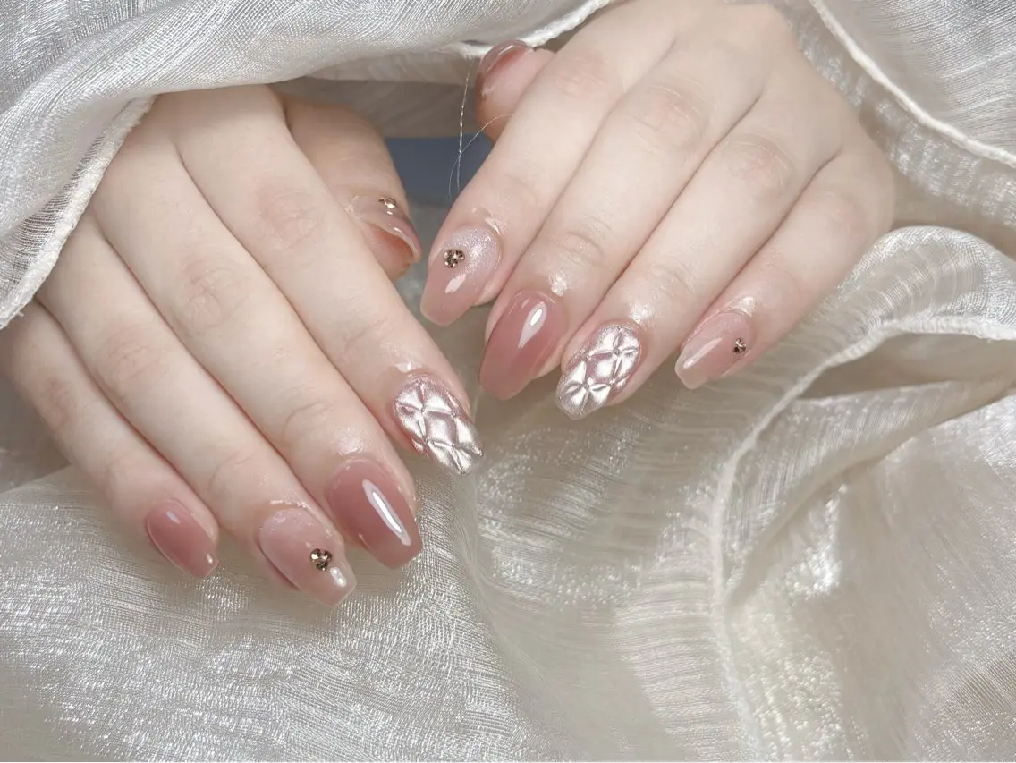 ネイル オーロラネイル チークネイル フレンチネイル ジェルネイル ガラスフレンチ ハンドネイル Nail Jolieのネイルデザイン