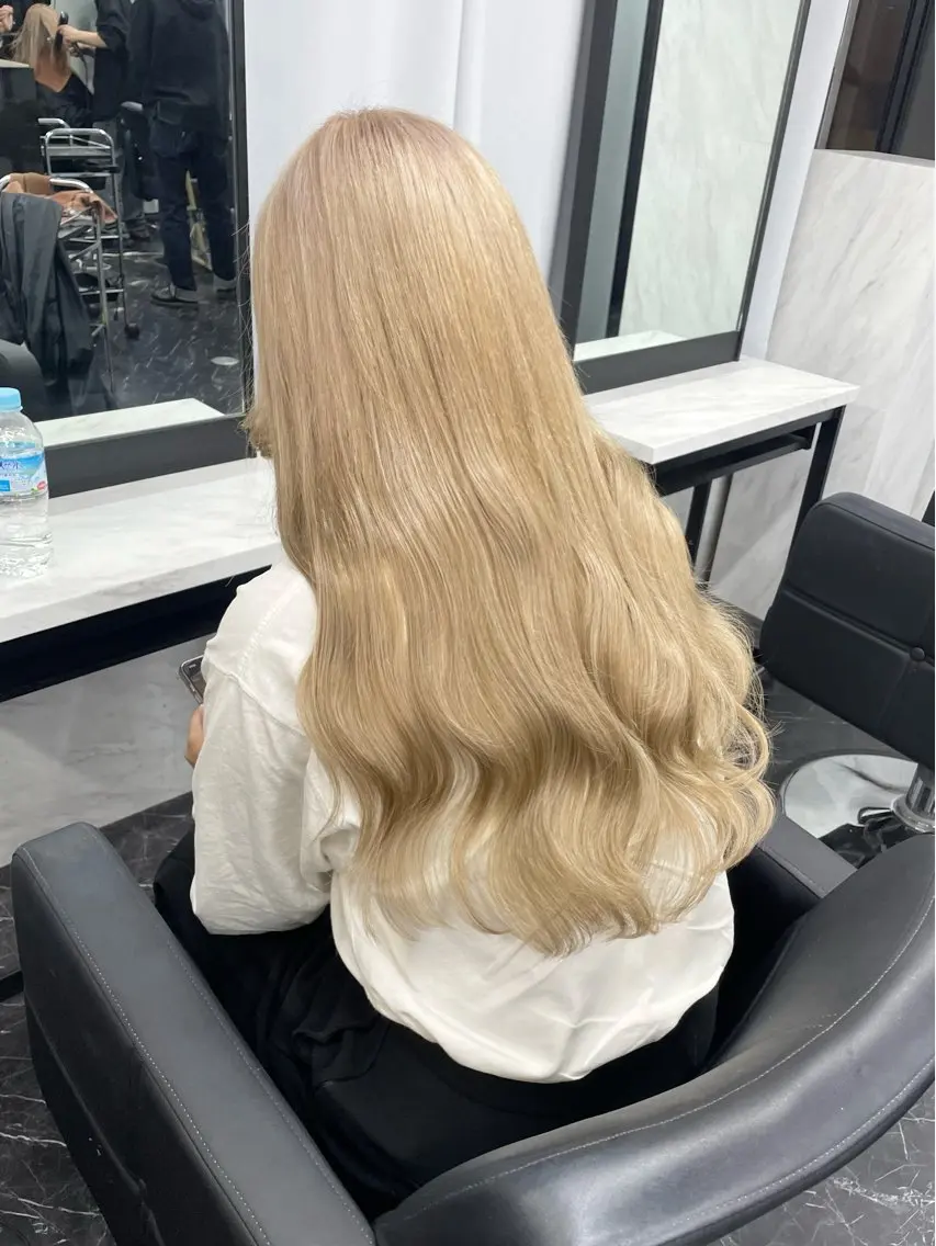 ロング カラー シールエクステ ベージュカラー ダブルカラー ミルクティーベージュ エクステ ヘアカラー エクステ マリカ🦋韓国 ハイトーン/エクステのヘアスタイル