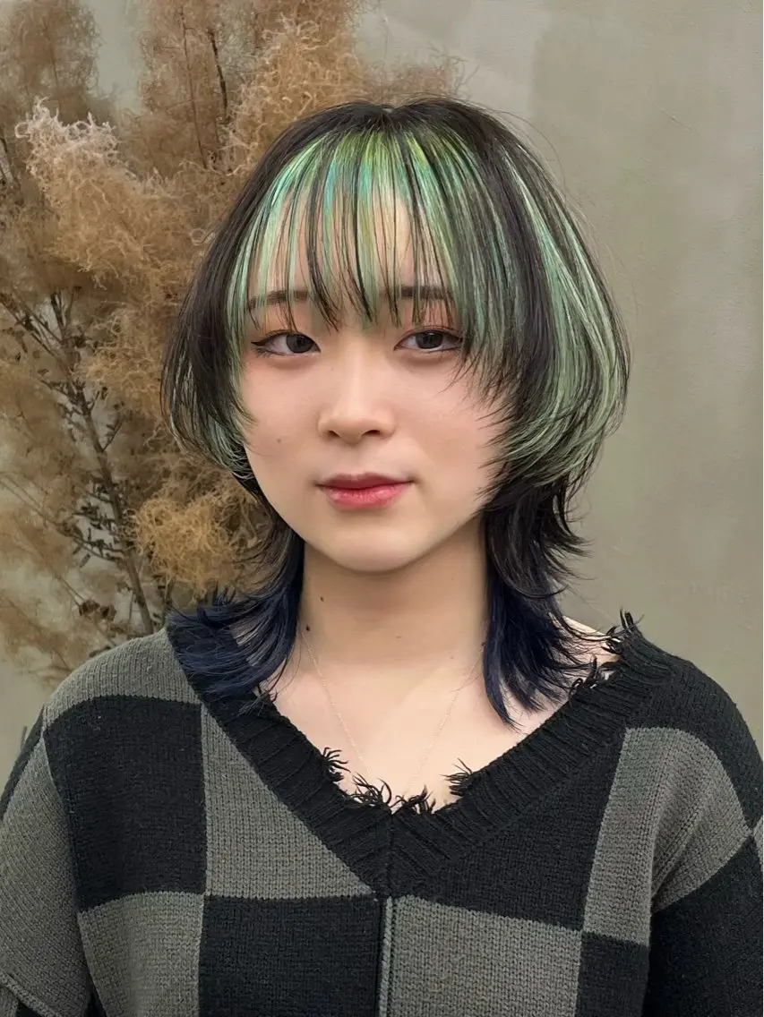 ミディアム カラー ブルーカラー デザインカラー ハイトーンカラー ミント ネイビーカラー イツク ⚡️ ルーツ/ハイトーンのヘアスタイル