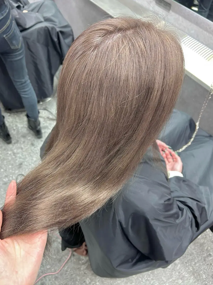 カラー ブリーチ グレージュ nanaka 🤍韓国ワンホンヘアのヘアスタイル