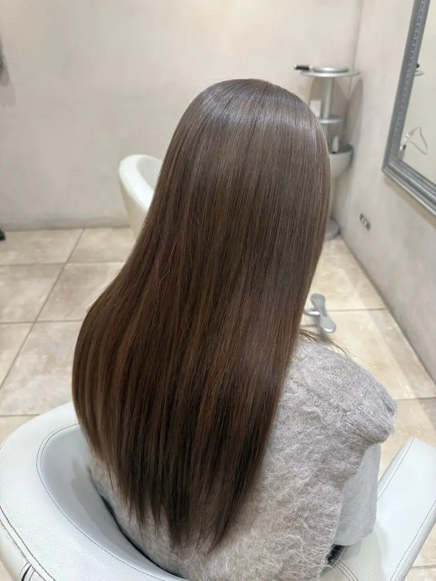 ロング カラー ダブルカラー グレージュ ミルクティーグレージュ ZACC ayakaのヘアスタイル