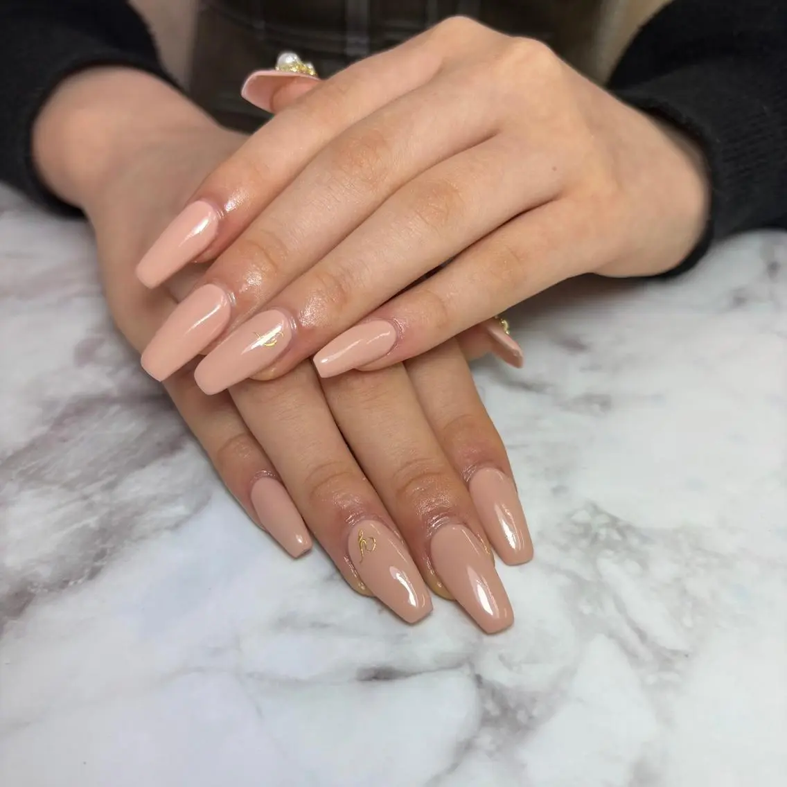 salon UNE LMA見習いスタッフのネイルデザイン