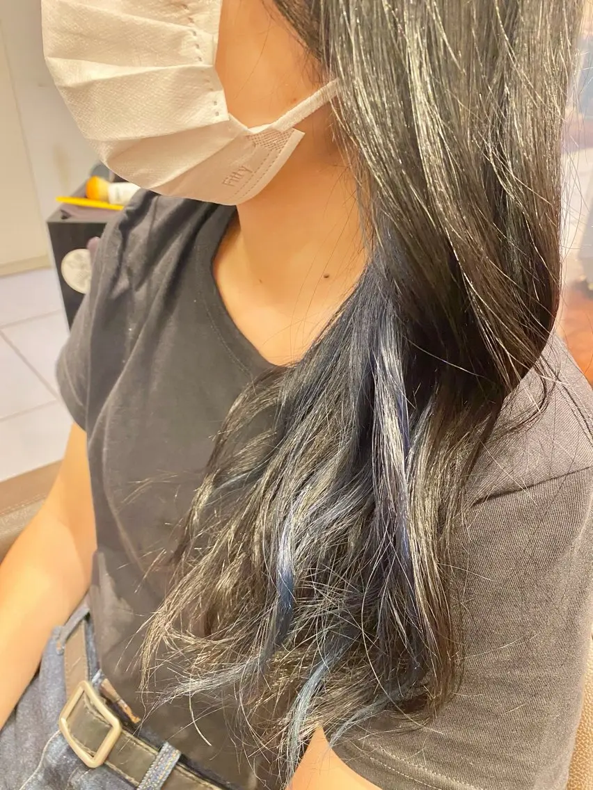 ロング カラー ブリーチ ブルーカラー ネイビーカラー ヘアカラー オーガニックカラー/ 髪質改善/暗髪/ボブのヘアスタイル