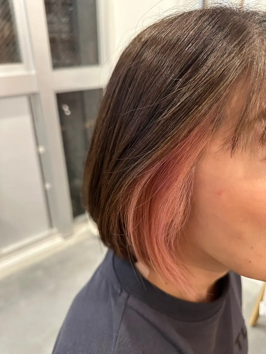 ショート カラー イヤリングカラー ピンクカラー 松本 莉央のヘアスタイル
