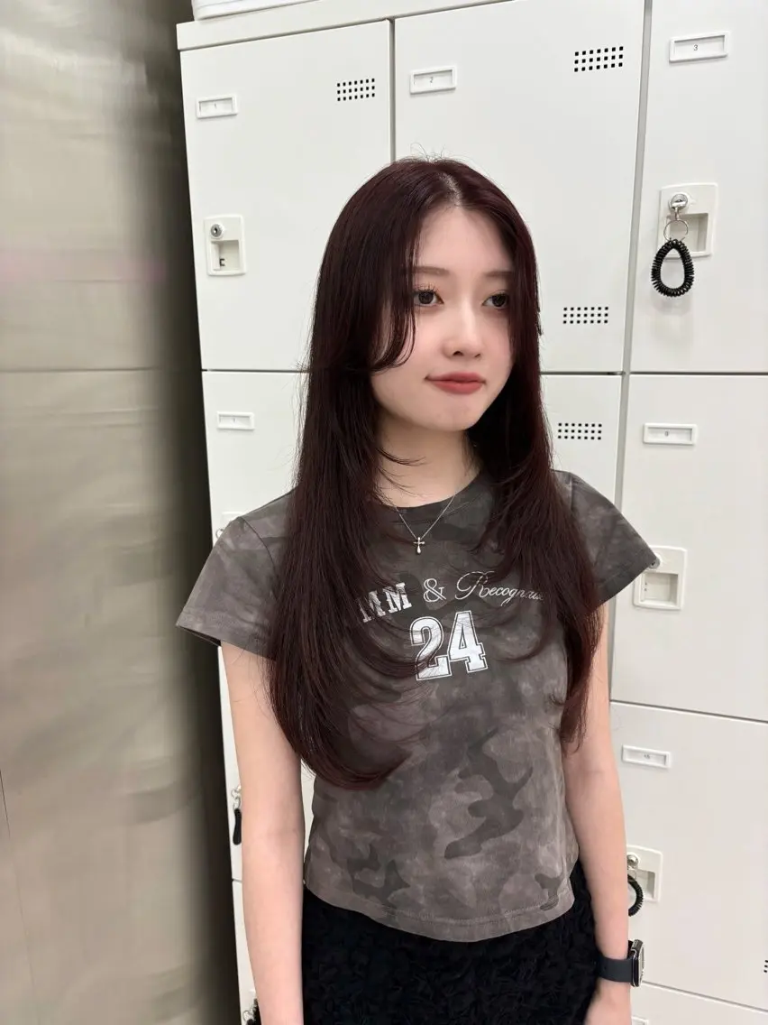 セミロング カラー 抜け感レイヤー︴ ニュアンスカラーのヘアスタイル