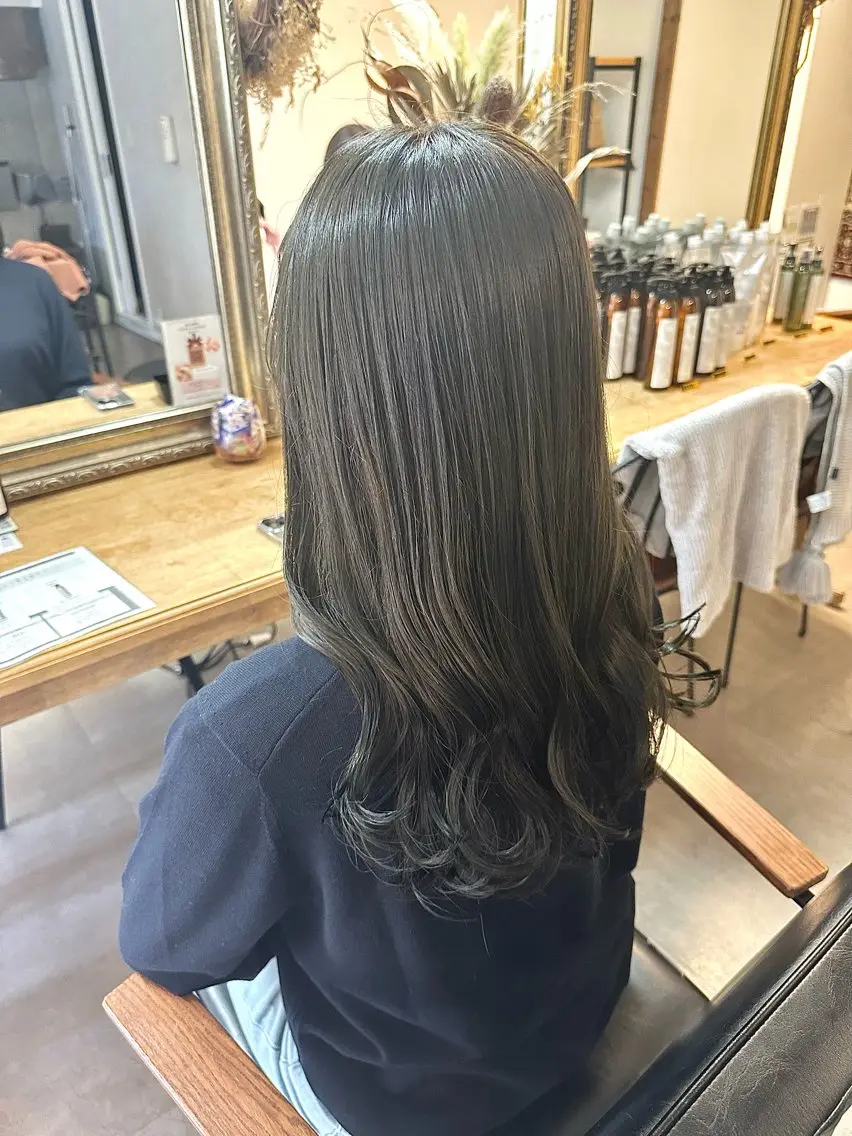 ロング カラー アッシュ 透明感カラー いけだ ひかり ハイライトくびれヘアのヘアスタイル
