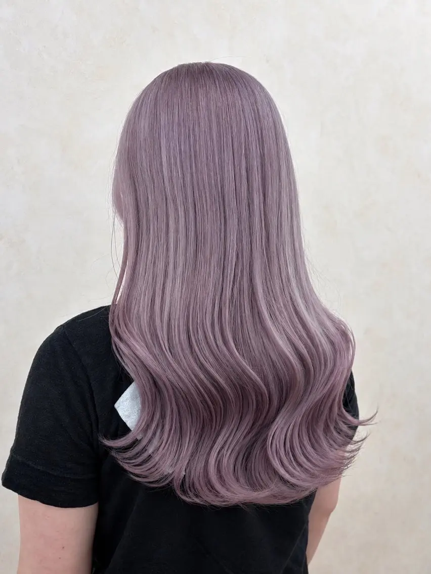 ロング カラー ラベンダーカラー シルバー ヘアカラー トリートメント 倉澤 愛理のヘアスタイル