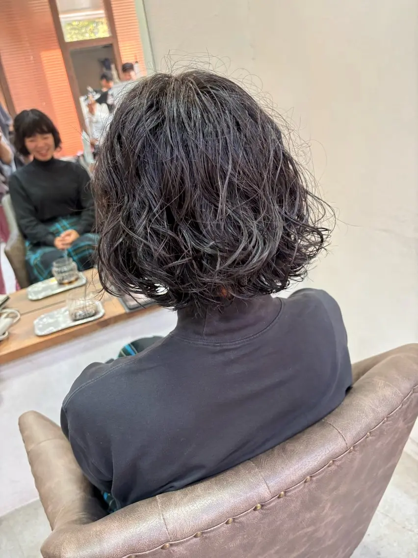 ミディアム パーマ ショート・パーマ・デ ザインカラー/むつみのヘアスタイル