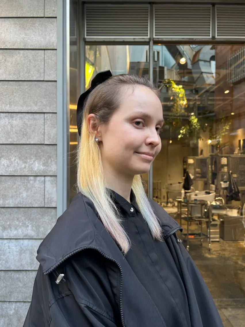 セミロング ヘアカラー 橋本 彩音のヘアスタイル