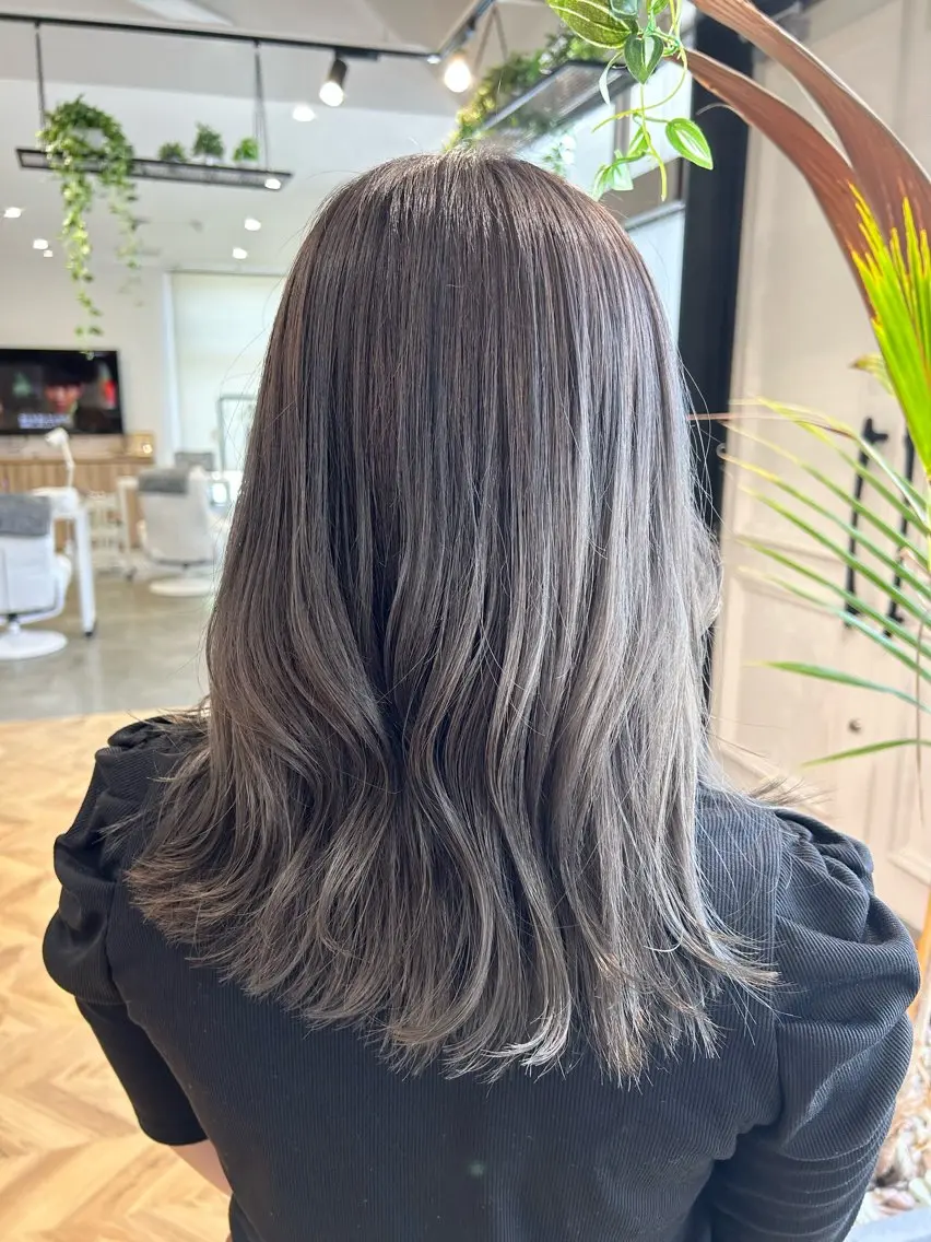 セミロング カラー ブリーチ 透明感カラー🥣 yukihoのヘアスタイル