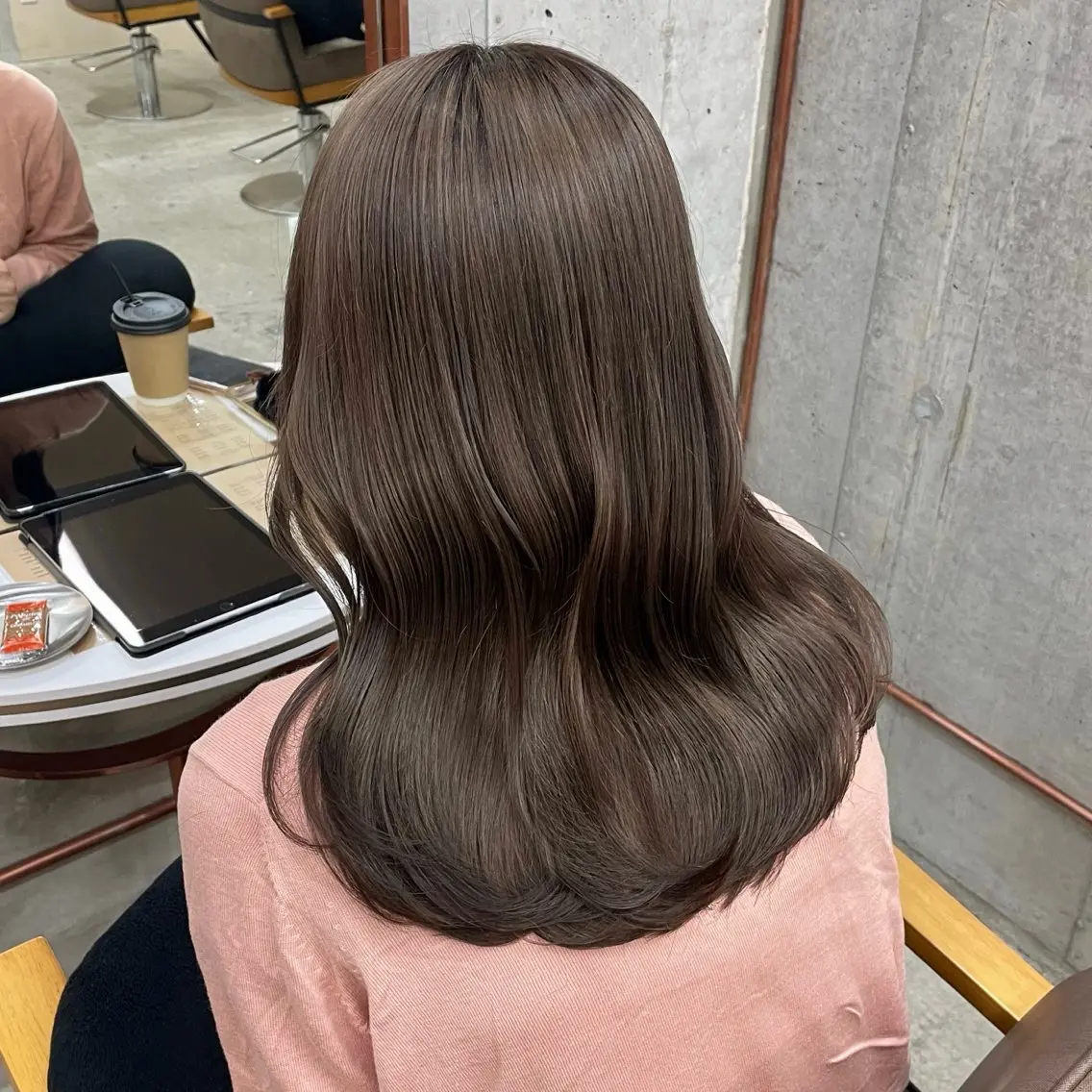 セミロング カラー ブリーチ 透明感カラー グレージュ カット ヘアカラー トリートメント noii / 伊藤 愛莉のヘアスタイル