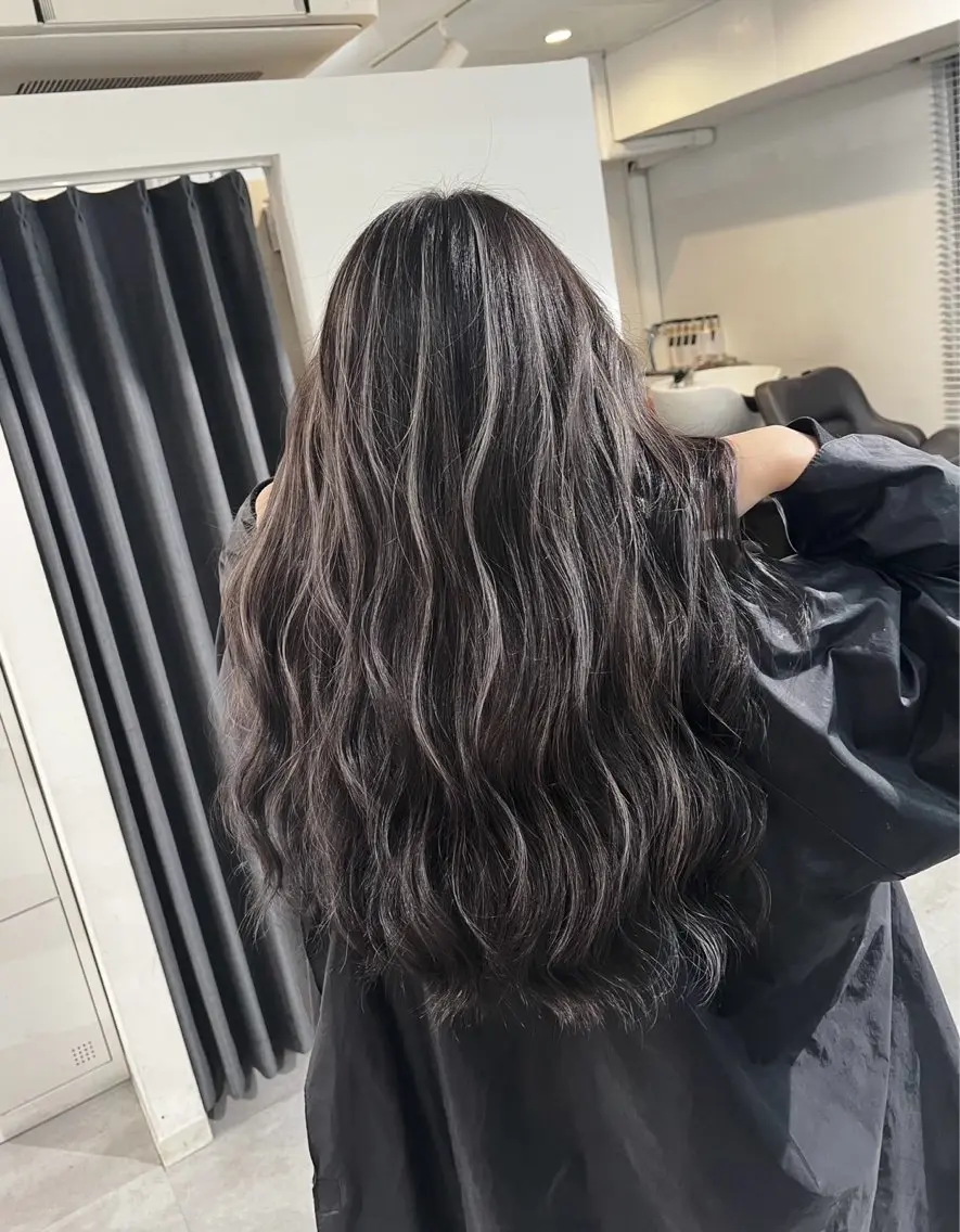 ロング カラー ダークグレー ダークグレージュ グレージュ ハイライトカラー ハイライト 指名数No.1 /NAOYAのヘアスタイル