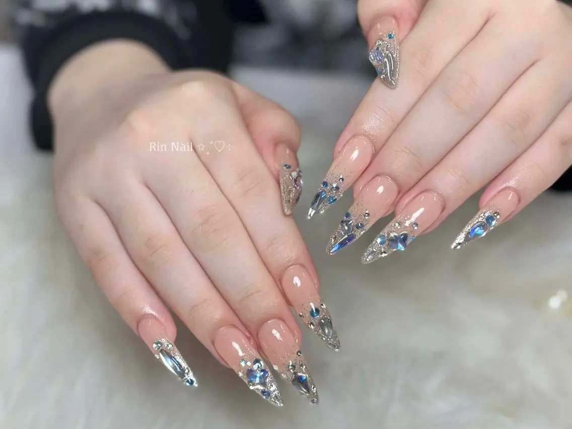 ネイル オーロラネイル チークネイル 桜ネイル クリアネイル ドット ハンドネイル Rin Nail 新大久保店のネイルデザイン