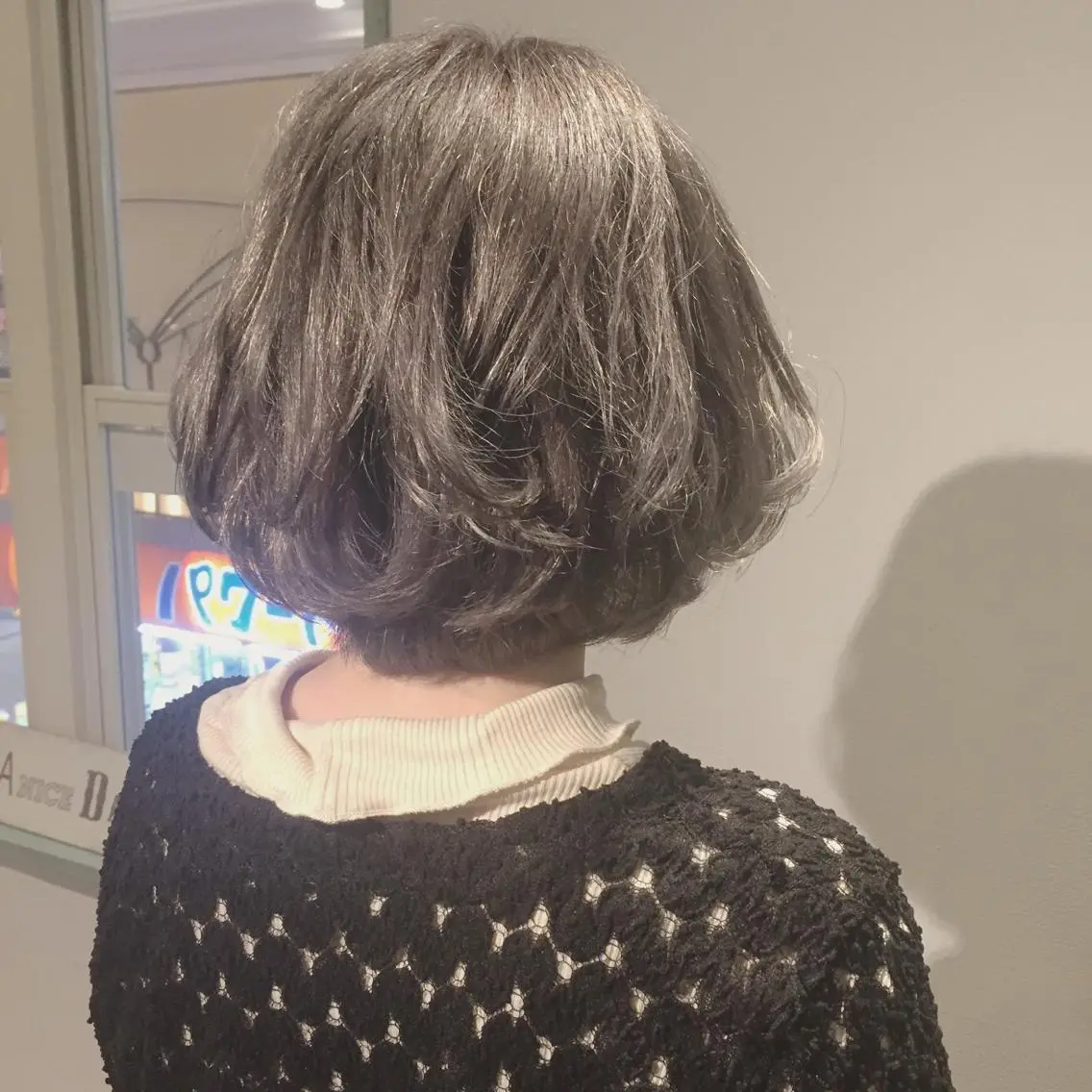 ショート カラー パーマ アッシュ イルミナカラー シルバー シルバーアッシュ ハイトーン×髪質改善 KENTAのヘアスタイル