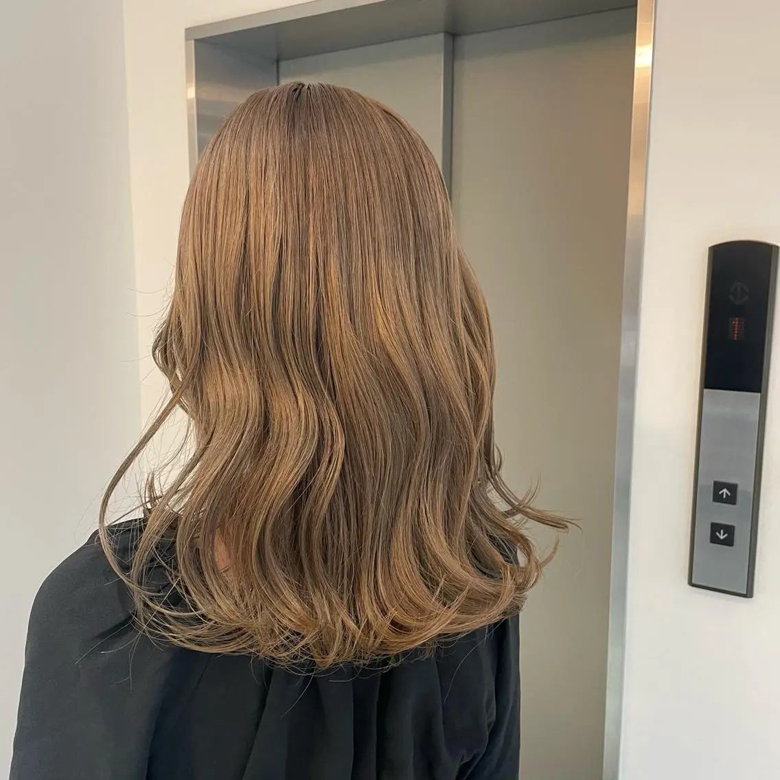ロング ヘアカラー トリートメント 亀山 由里菜のヘアスタイル