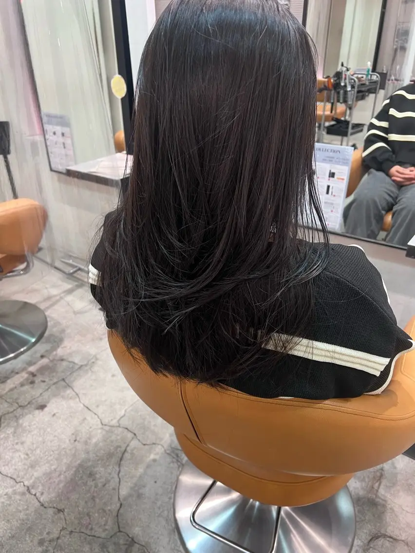 ロング レイヤーカット 岩井 愛生のヘアスタイル