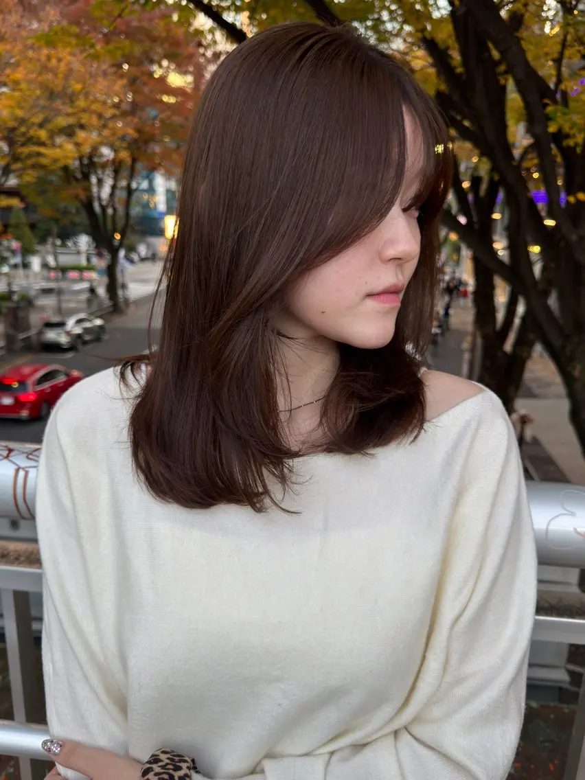 ミディアム カラー 地毛風ストレート🍃 柔らかいカラー／早坂のヘアスタイル