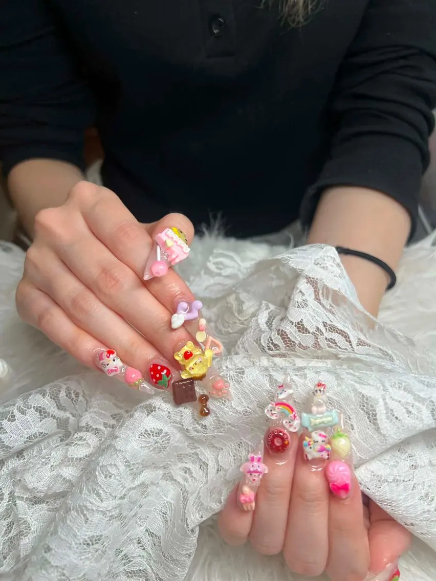 ネイル チークネイル フレンチネイル キラキラネイル 韓国ネイル マグネットネイル ハンドネイル Chibi h.babynailのネイルデザイン