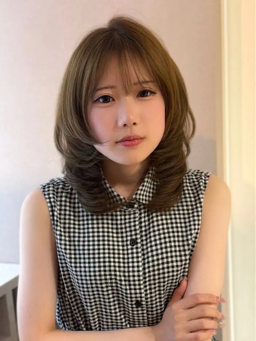 ミディアム ミディアムレイヤー 韓国風ヘア レイヤーカット カット ヘアカラー ao - 赤み消し ベージュ/大阪梅田のヘアスタイル