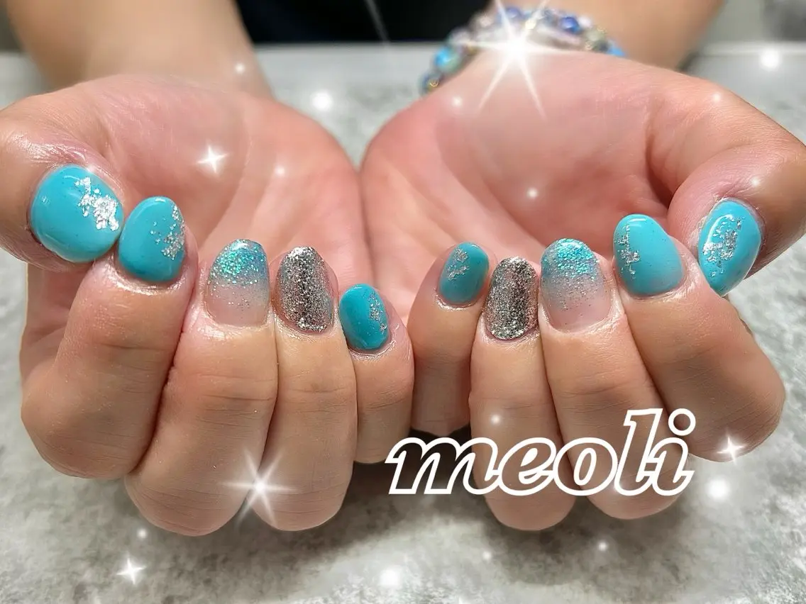 ネイル ブルー グラデーション ラメ(グリッター) ラメグラデーション 水色 ハンドネイル nail salon meoli　アヤのネイルデザイン