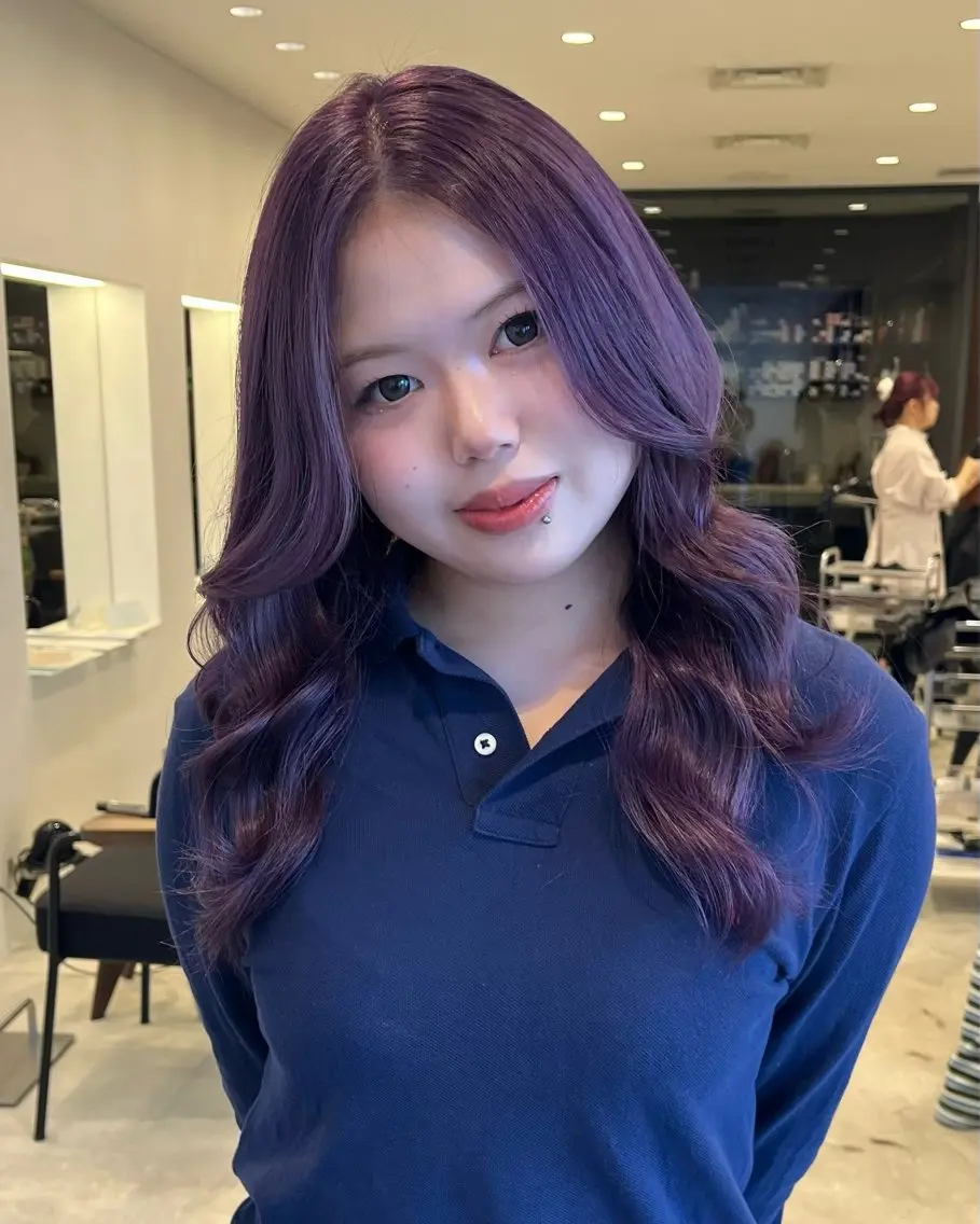 セミロング パープルカラー 羽鳥 菜々子のヘアスタイル