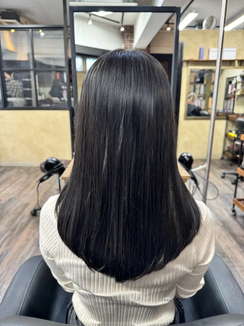セミロング カット ヘアカラー 艶カラー🎀 YUUKAのヘアスタイル