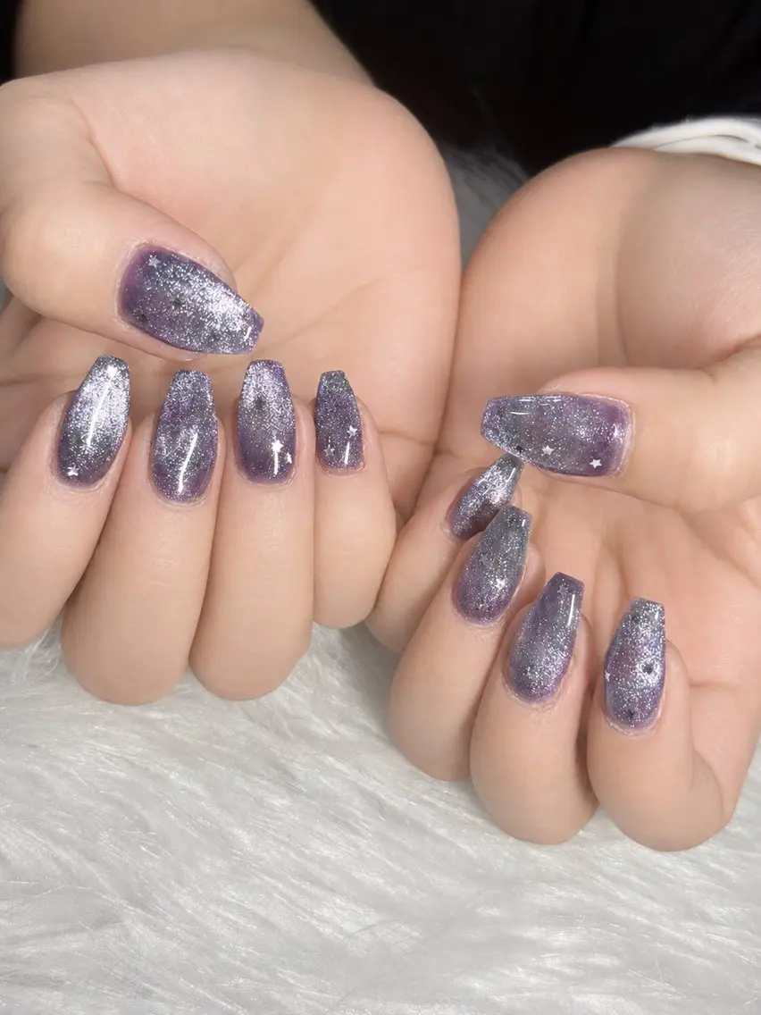 ネイル LAVISH 大和店 emi・:*+のネイルデザイン