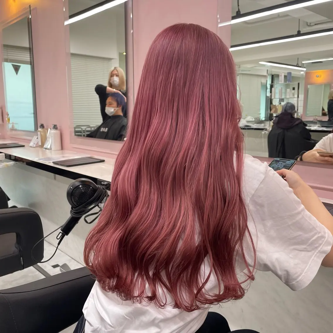 ロング カラー ヘアアレンジ ブリーチ ダブルカラー ピンクカラー ヘアカラー ピンク・ベージュ🩰 カラー🫧とらのヘアスタイル