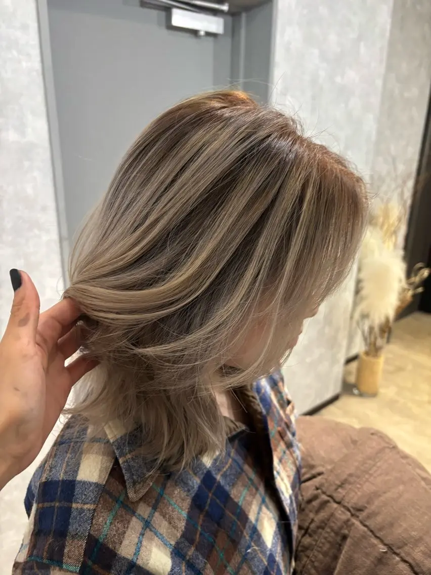 ミディアム カラー カット ヘアカラー トリートメント 🌐NATSUMI 🌐【寒色カラー】のヘアスタイル