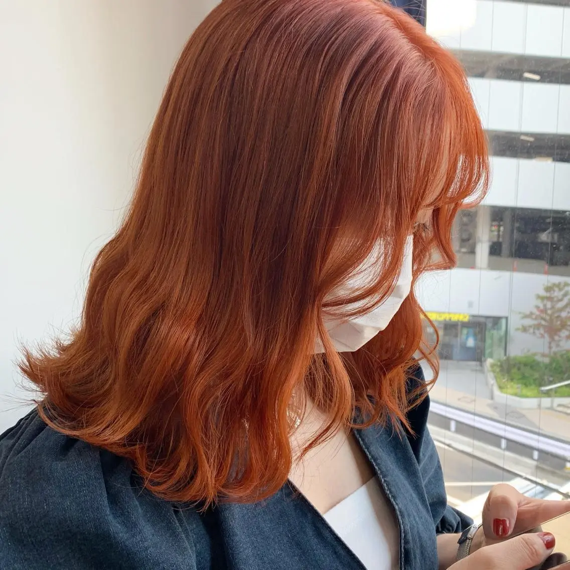 セミロング カラー 抜け感レイヤー︴ ニュアンスカラーのヘアスタイル