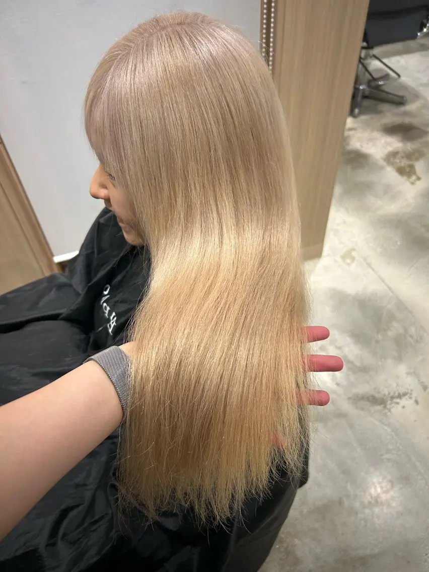 ロング カラー ベージュカラー ブリーチ ホワイトベージュ 新宿/ミルクティー/ カットモデル/のりかのヘアスタイル