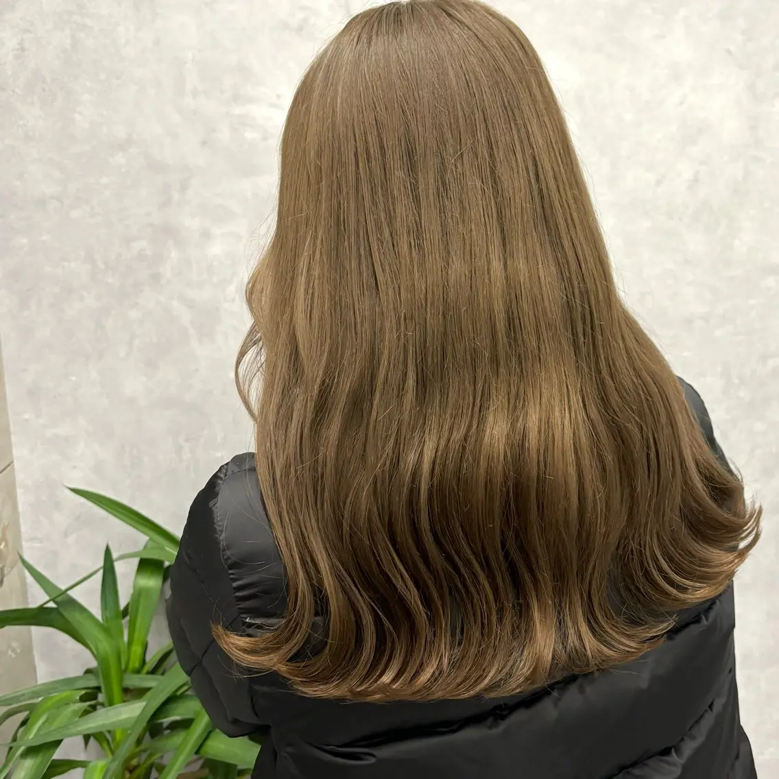ロング カラー アディクシーカラー アッシュ ベージュカラー 透明感カラー トリートメント NUMBER_ ユイナのヘアスタイル