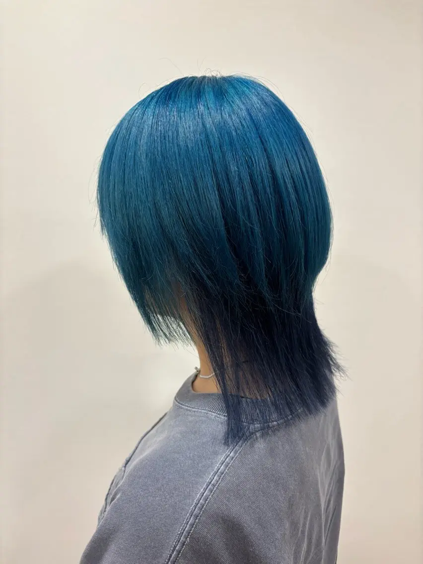 ミディアム カラー アクアカラー ブルーカラー 井上 悠人のヘアスタイル
