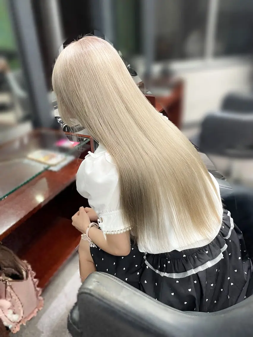ロング カラー ベージュカラー ブリーチ ホワイトベージュ 髪質改善 トリートメント ハイトーンエクステ 🎩カズキ🎩のヘアスタイル
