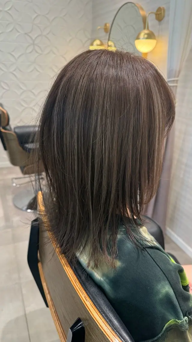 ミディアム 顔周りカット ハイライト レイヤーカット カット ヘアカラー トリートメント 長谷川 紗羅のヘアスタイル