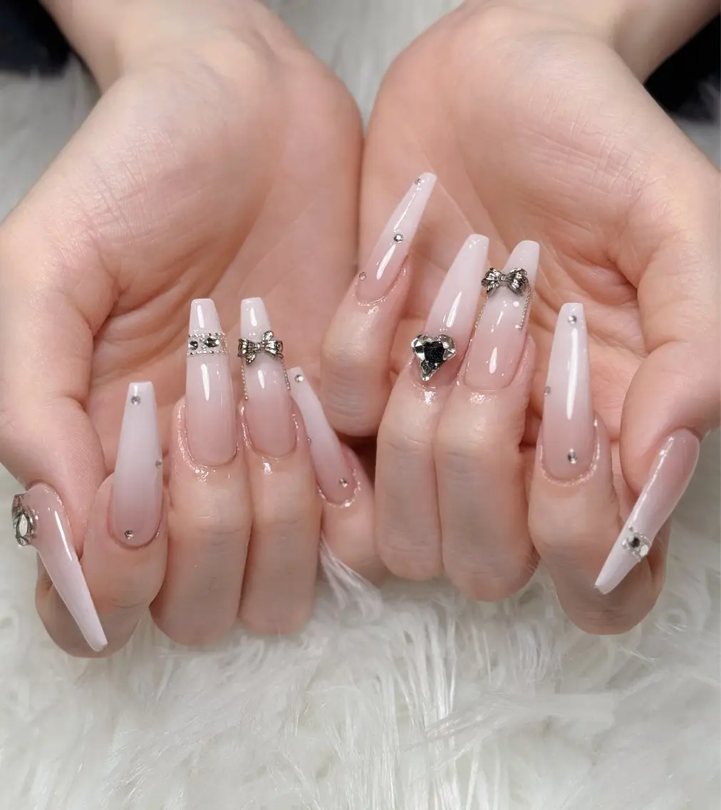 ネイル オーロラネイル チークネイル フットネイル フレンチネイル ジェルネイル ハンドネイル Nichi Nailsのネイルデザイン