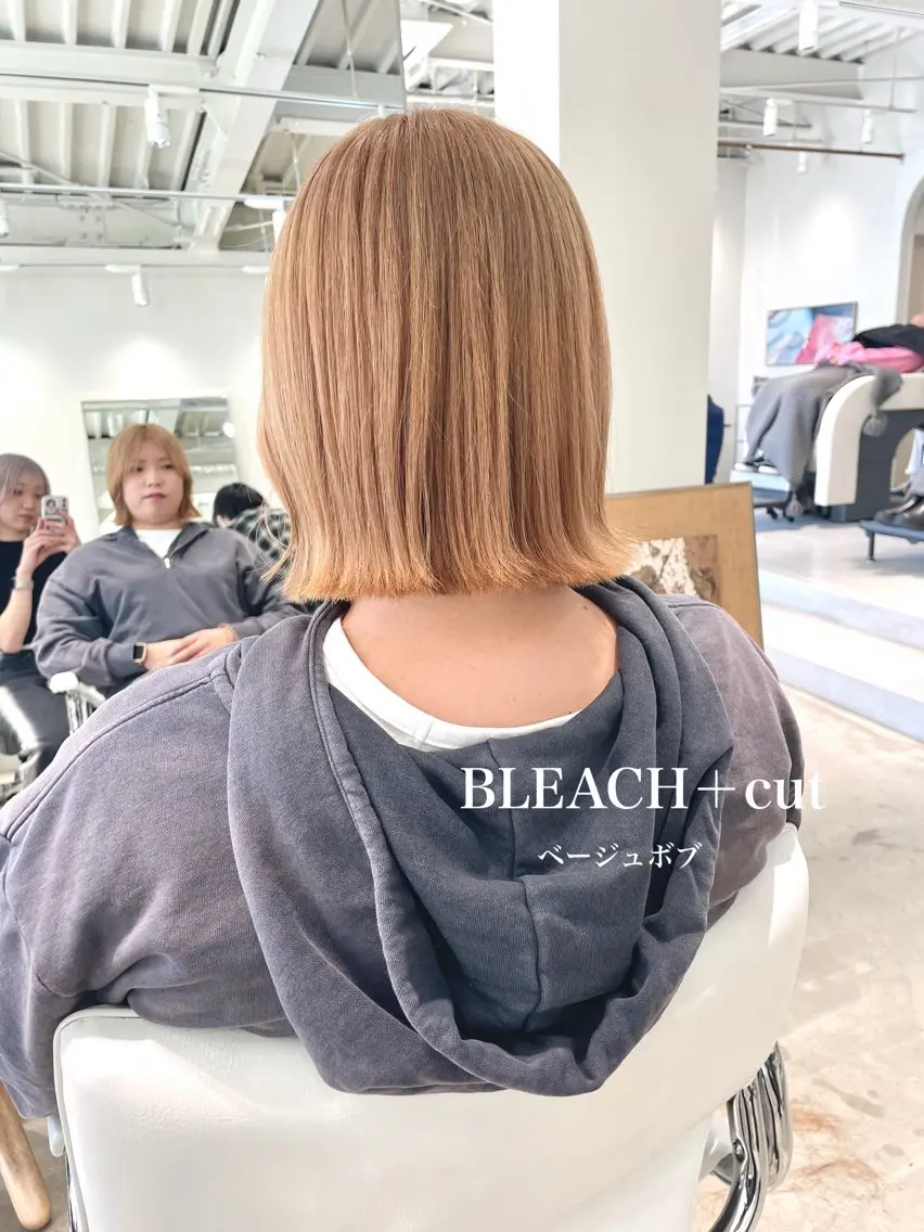 ミディアム カラー ベージュカラー ブリーチ イヤリングカラー 峯崎 葵のヘアスタイル