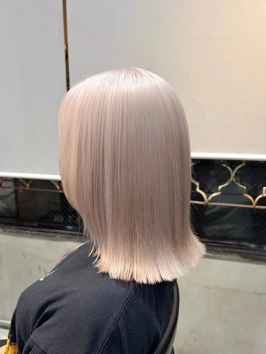 ミディアム カラー ミディアムパーマ ベージュカラー ブロンド ハイトーンカラー ハイトーンベージュ ヘアカラー トリートメント ヘアセット 似合わせベージュ 🍯ayumi🍯のヘアスタイル