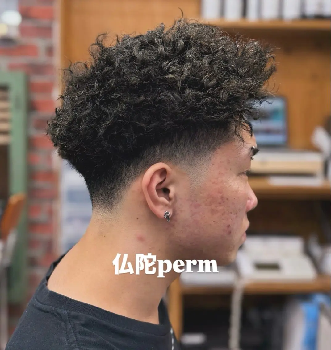 ショート パーマ メンズ メンズパーマ カット パーマ 渋谷カットパーマ シールエクステトモヤのヘアスタイル