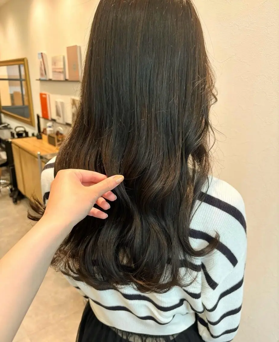 セミロング モテ髪🫧赤み消し カラー表参道きょうこのヘアスタイル