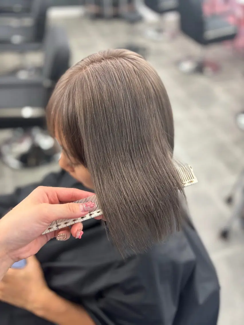 カラー 透明感カラー ダブルカラー グレージュ PELEsakae さえのヘアスタイル