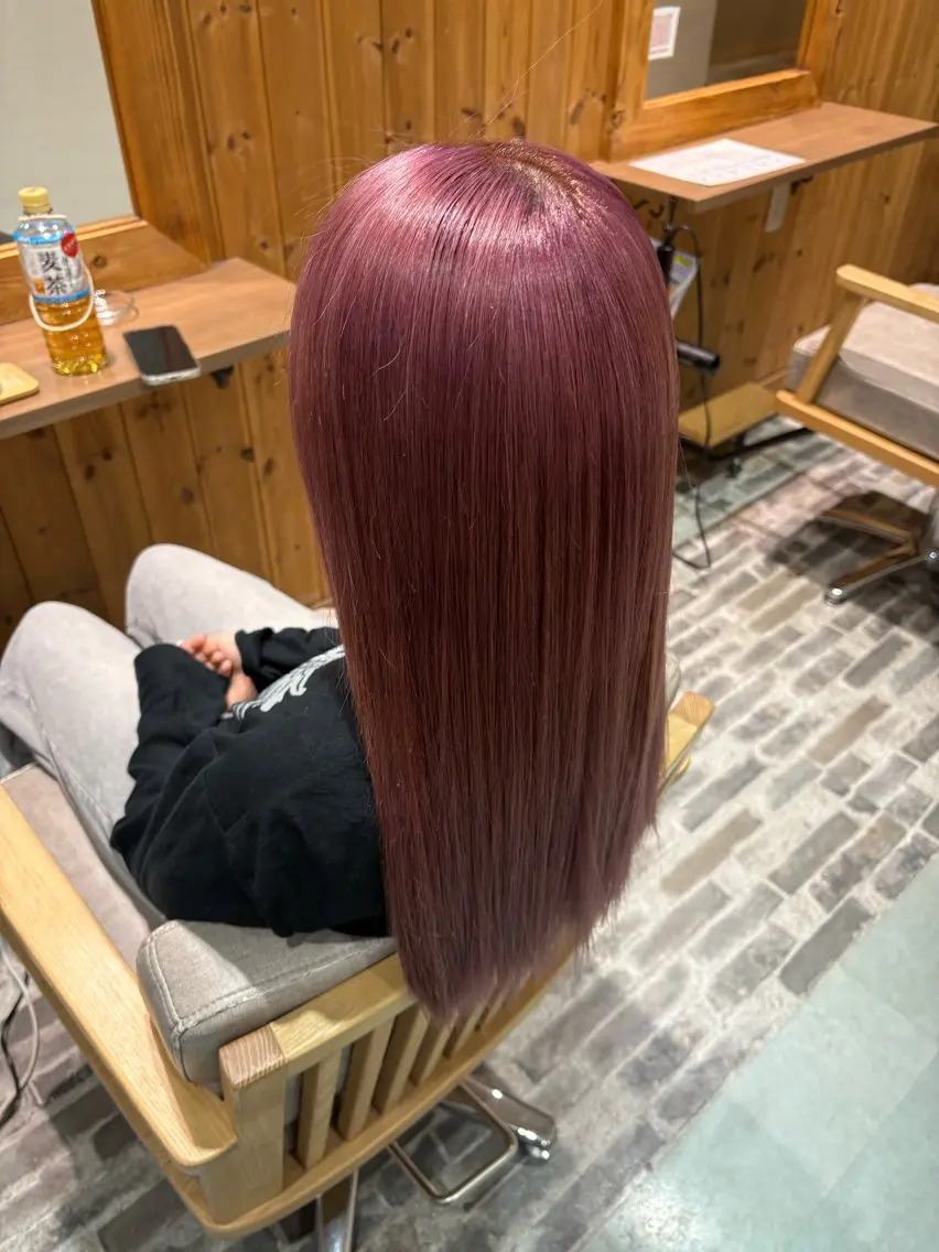 カラー ブリーチ ピンクカラー ヘアカラー 岡田 真鈴のヘアスタイル