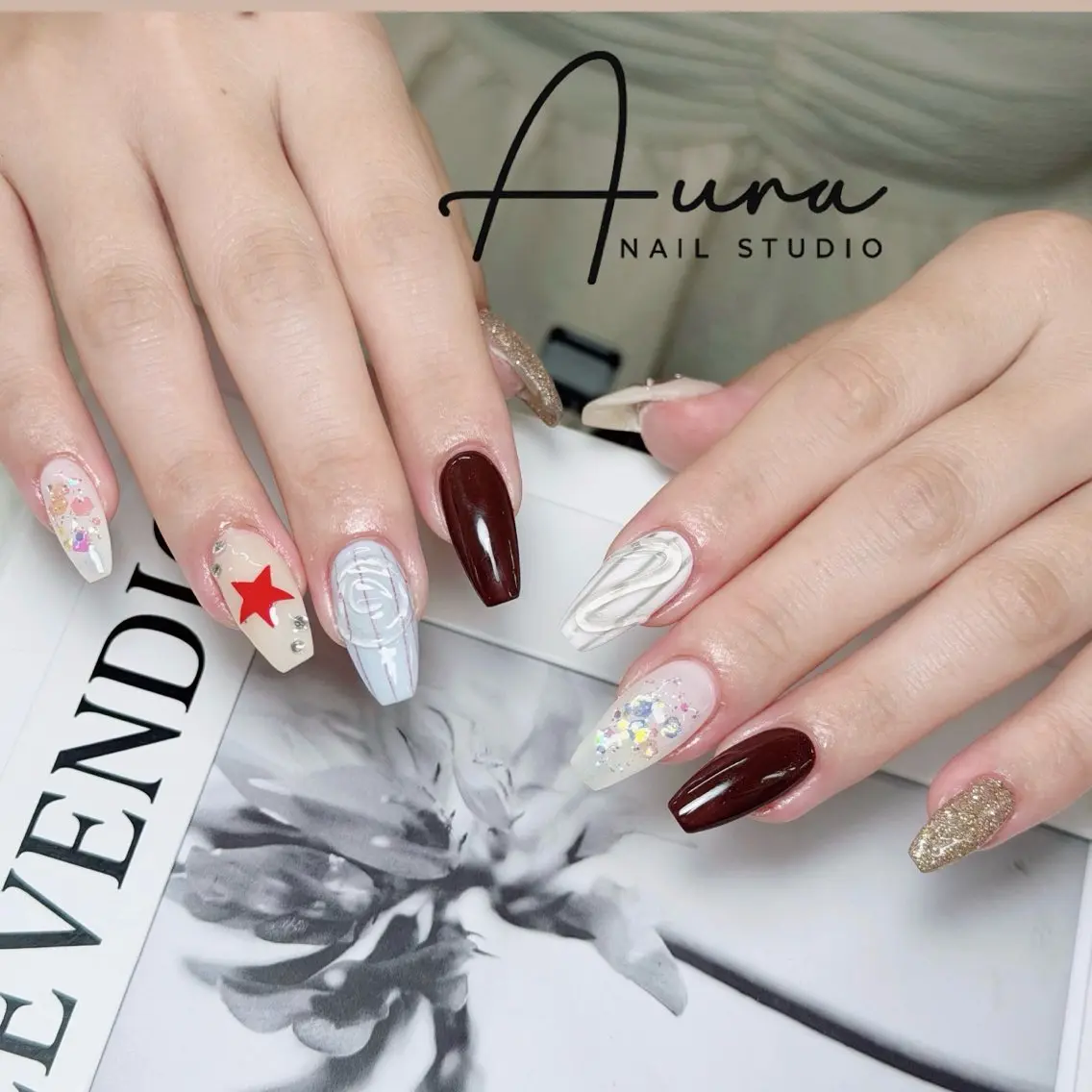 ネイル アートネイル ボルドー キラキラネイル 韓国ネイル ラメ(グリッター) ハンドネイル Aura Nail HanNaのネイルデザイン