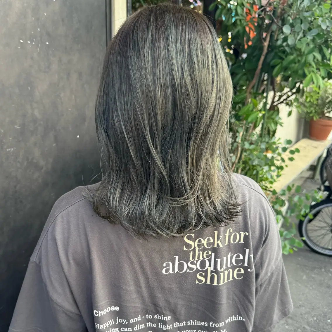 ミディアム カラー ベージュカラー グレージュ オリーブカラー オリーブグレージュ オリーブグレー カット ヘアカラー トリートメント 比嘉 陽のヘアスタイル