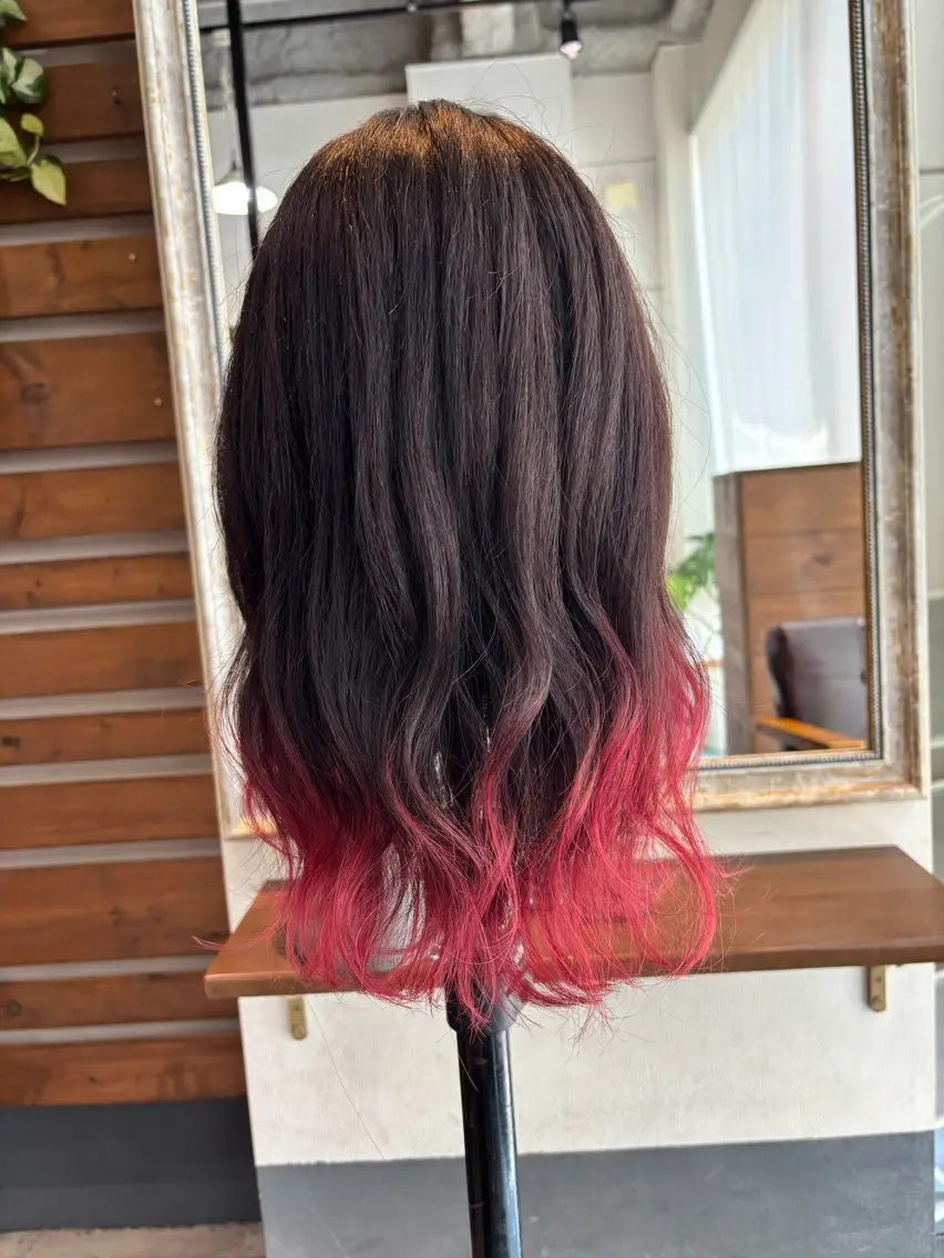 セミロング カラー ブリーチ ダブルカラー グラデーションカラー レッドカラー 羽エクステ/コリエク 横山潤人のヘアスタイル