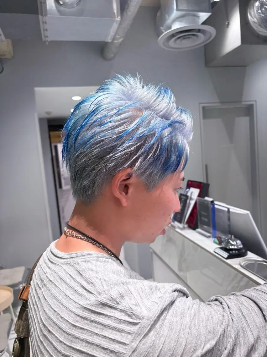 ショート カラー メンズ メンズブリーチ フェードカット メンズハイライト スキンフェード ブリーチ カット ヘアカラー トリートメント 菜々🦖新宿 men's特化のヘアスタイル