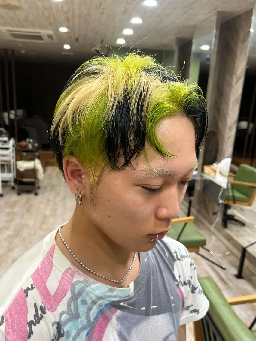 カラー メンズ 小野 眞白のヘアスタイル